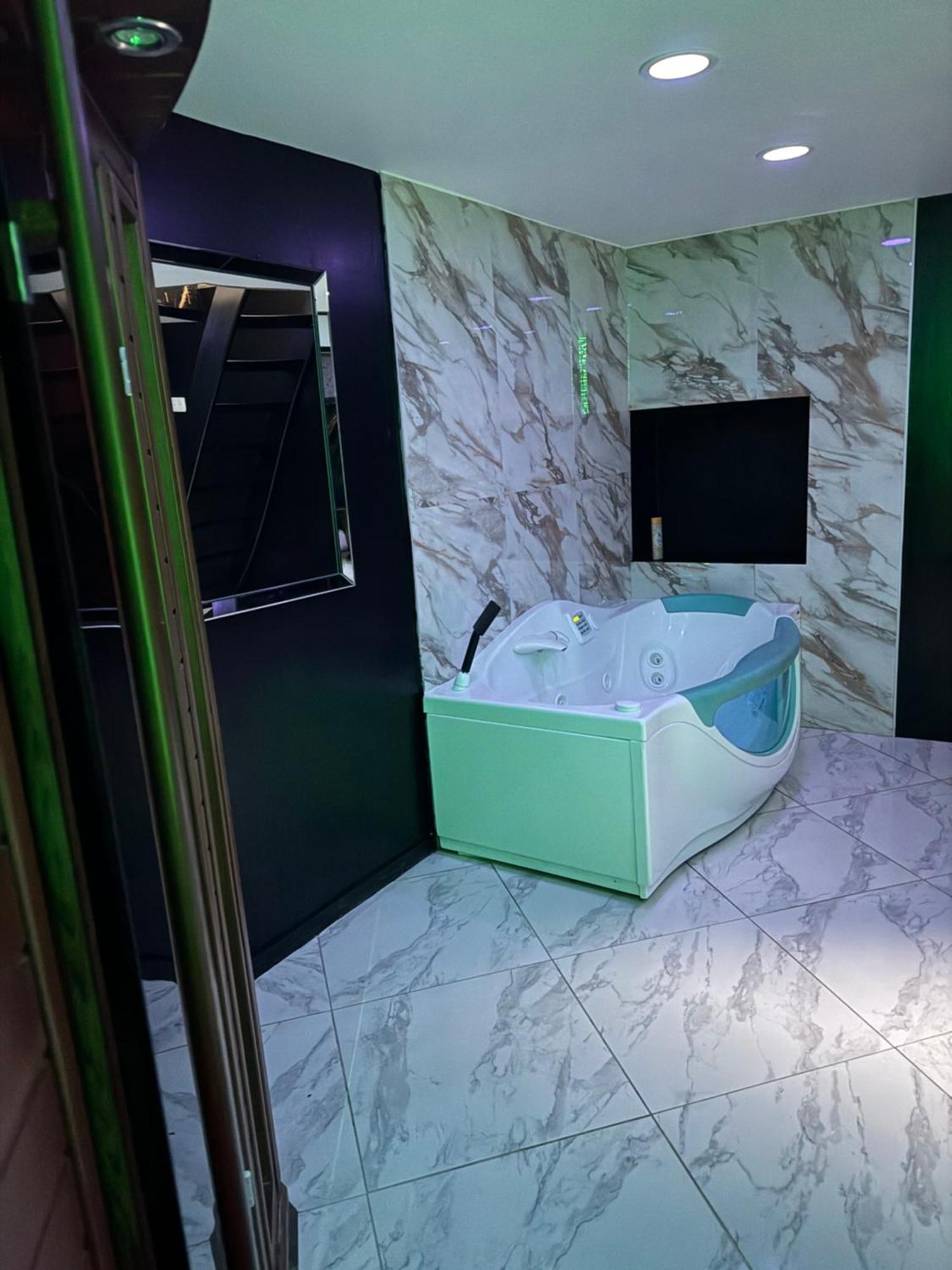 Maison Appartement Triplex Avec Jacuzzi Et Sauna Saint-Etienne  Exteriér fotografie